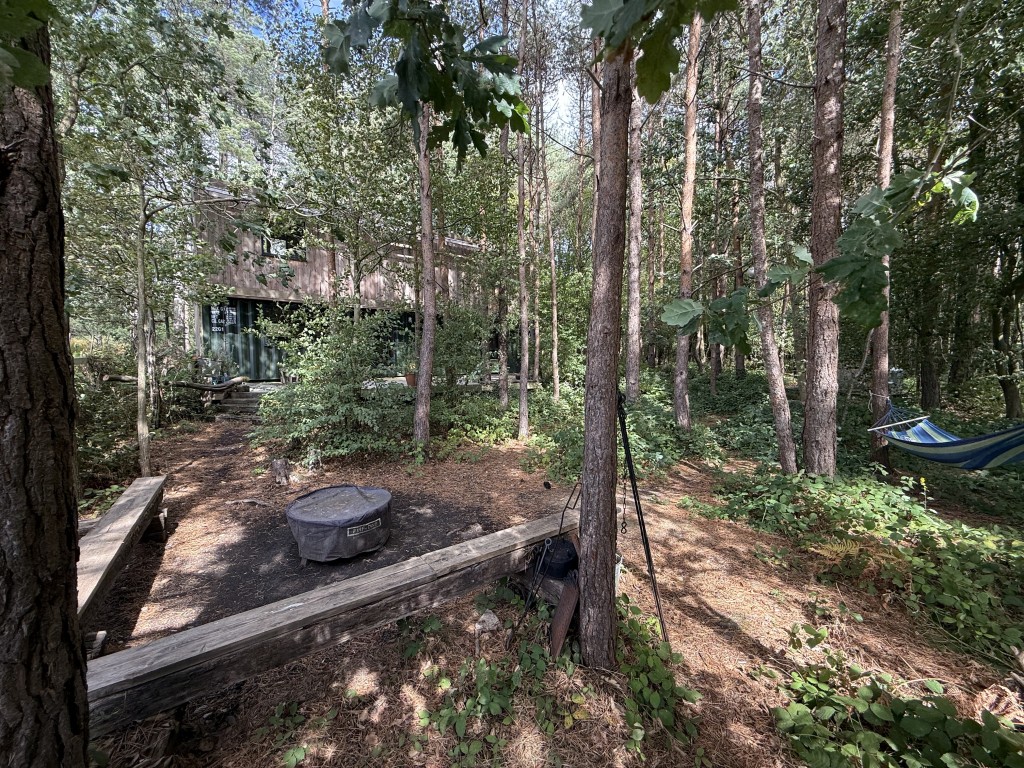 Lot: 188 - APPROX. ONE ACRE OF LAND IN SEMI-RURAL LOCATION WITH UNIQUE HOLIDAY RENTAL - External seating and fire area